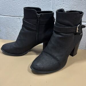 Expression size 10, black heels, short boots​​​​​